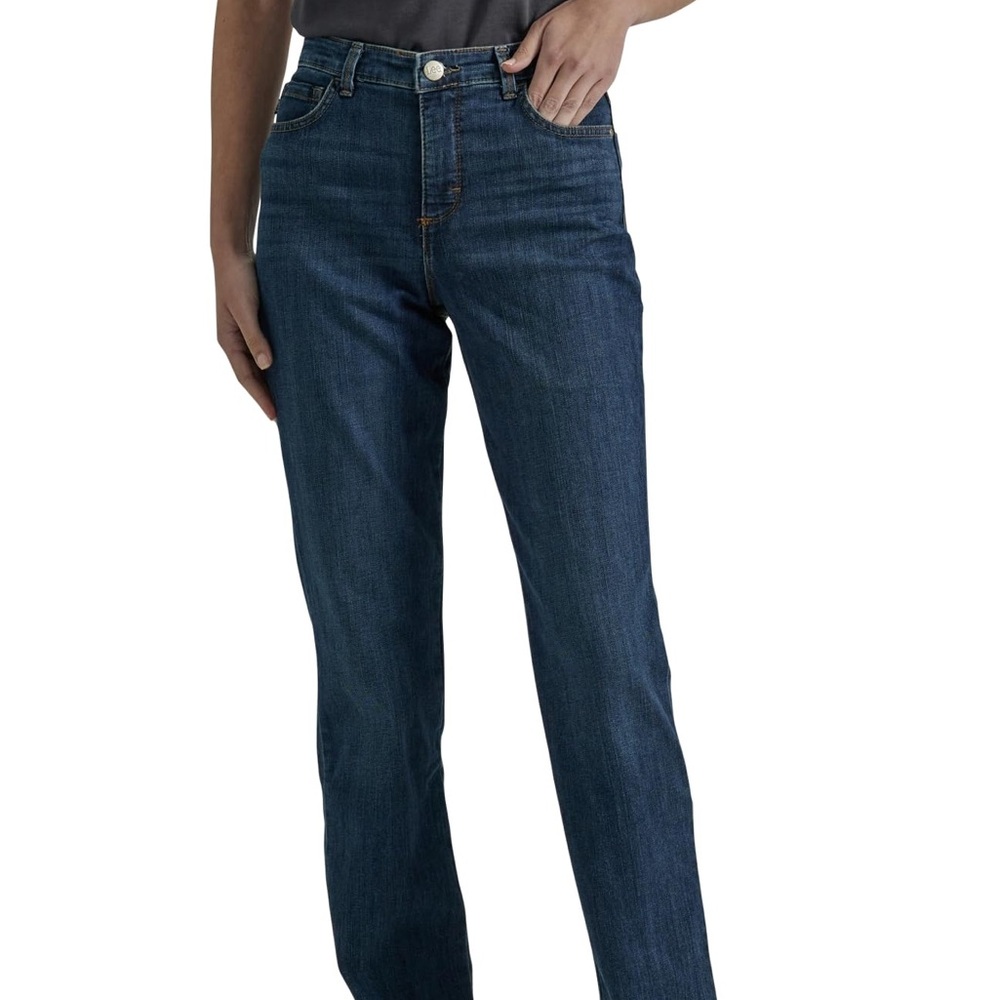 LEE Women’s Instantly Slims Classic Relaxed Fit Monroe Straight Leg Jean, 18,